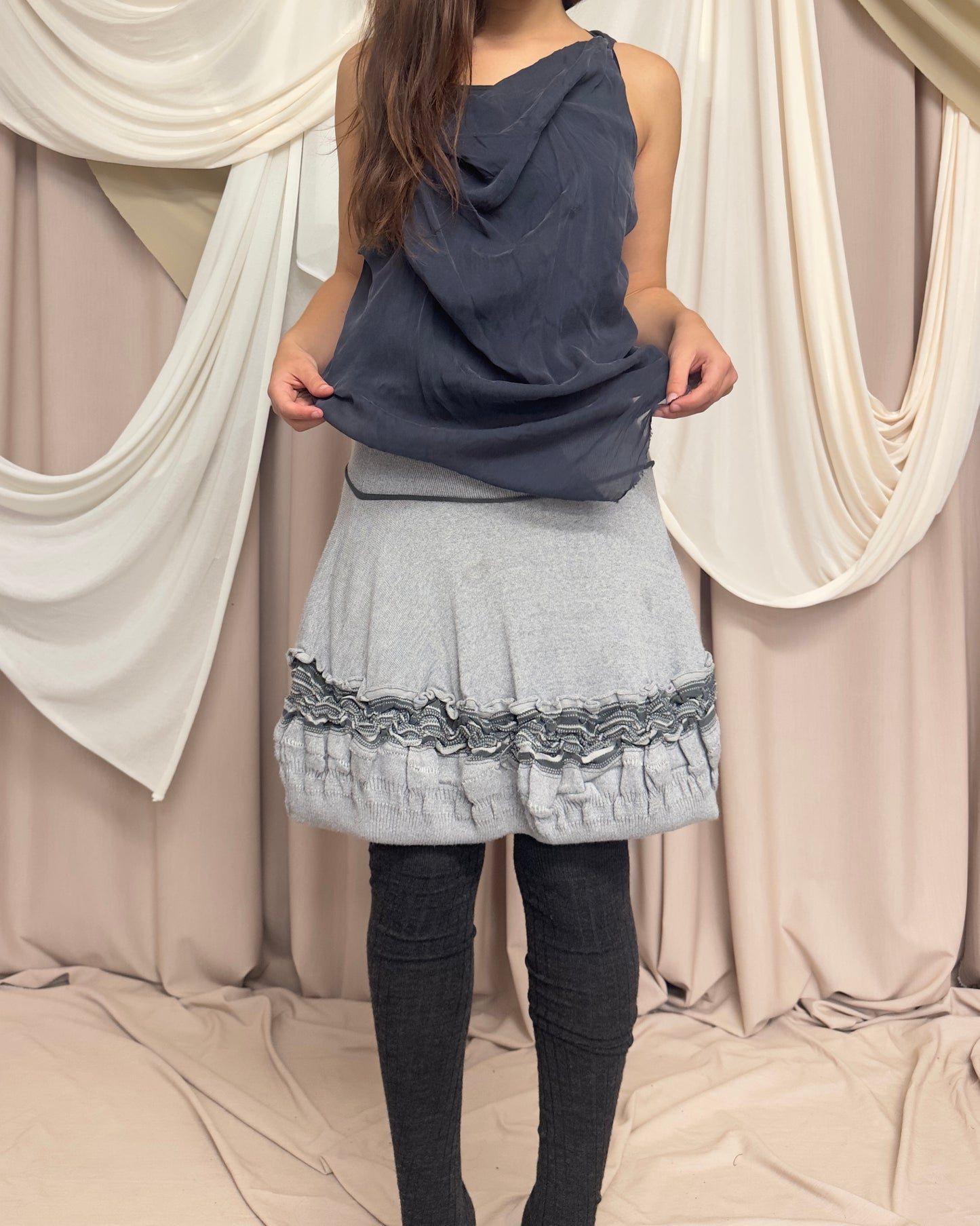 GREY KNIT BUBBLE SKIRT WITH RUFFLED DETAILS by Marithé + François Girbaud