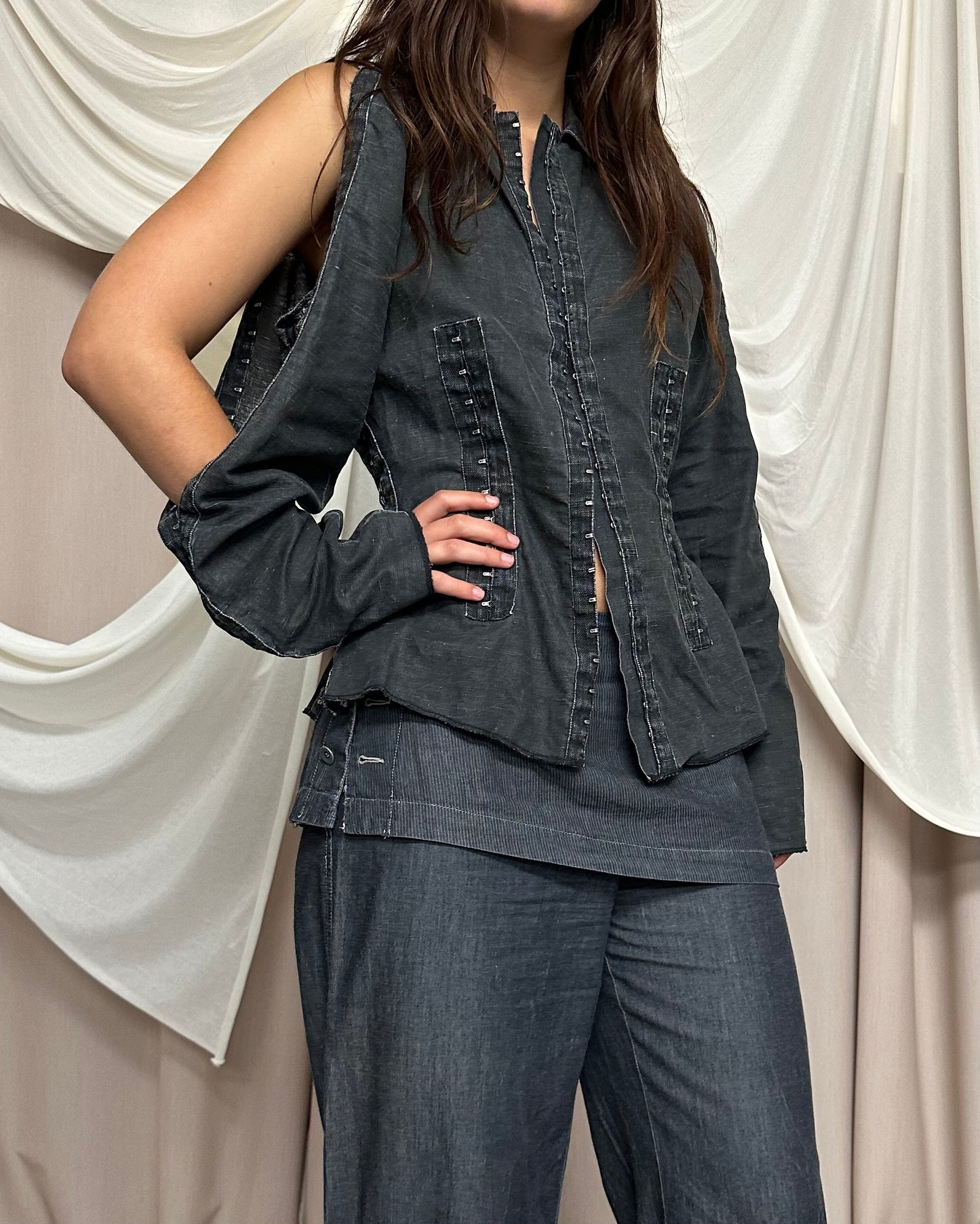 GREY SHIRT WITH HOOK AND EYE CLOSURES by Biche de Bere