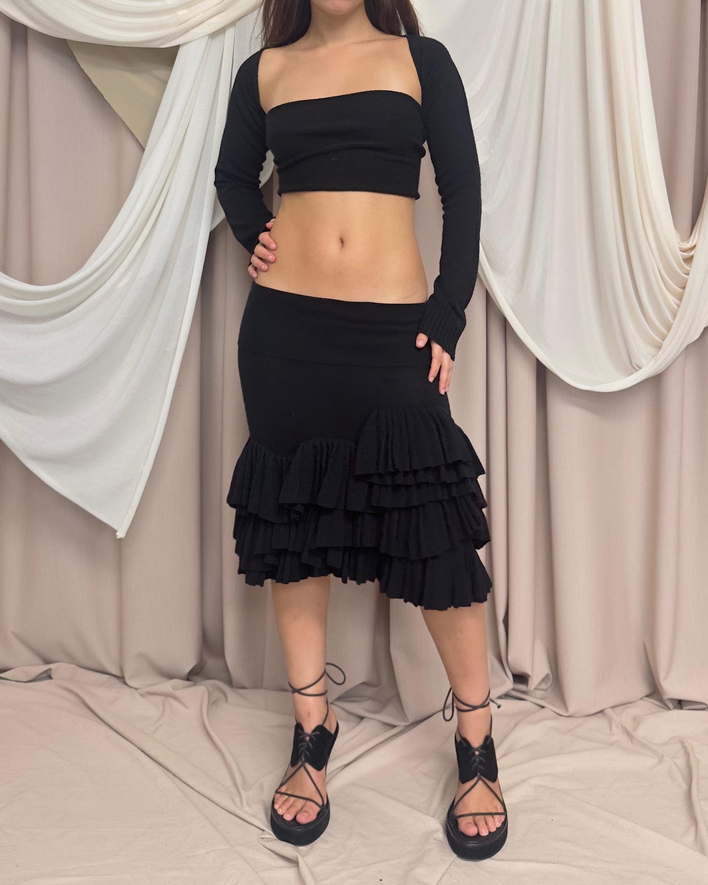 BLACK THICK KNIT RUFFLE SKIRT by Plein Sud
