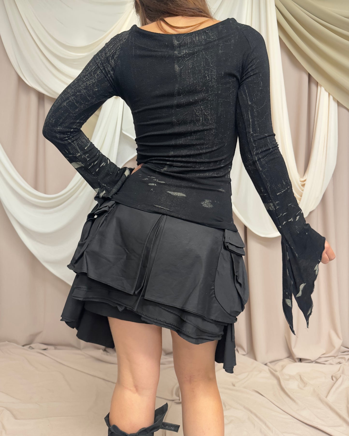 GOTHIC GRAPHIC LONG SLEEVE WITH FLOATY SLEEVES by Isabel de Pedro