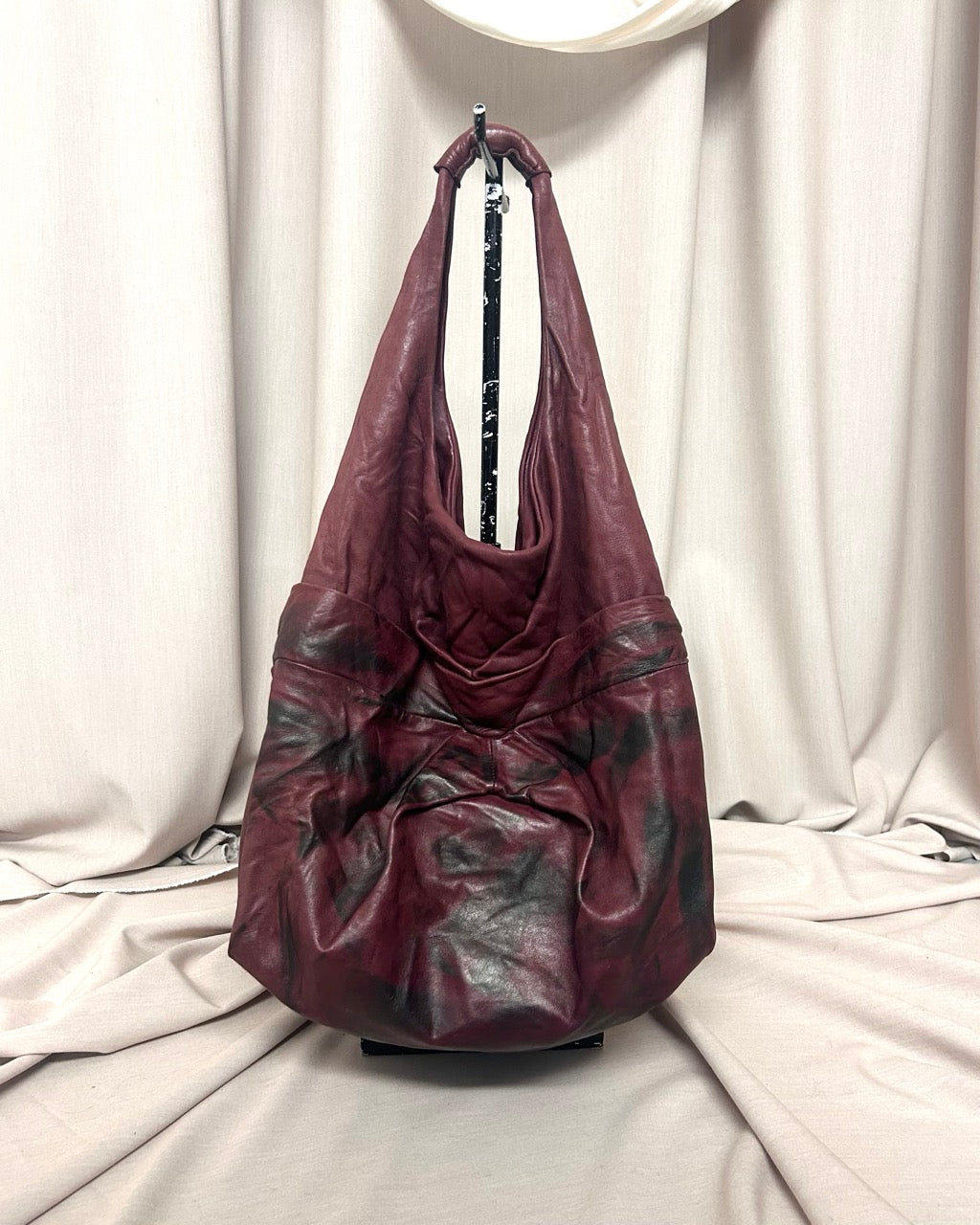 RED LEATHER BALL SHOULDER BAG WITH BLACK PRINT