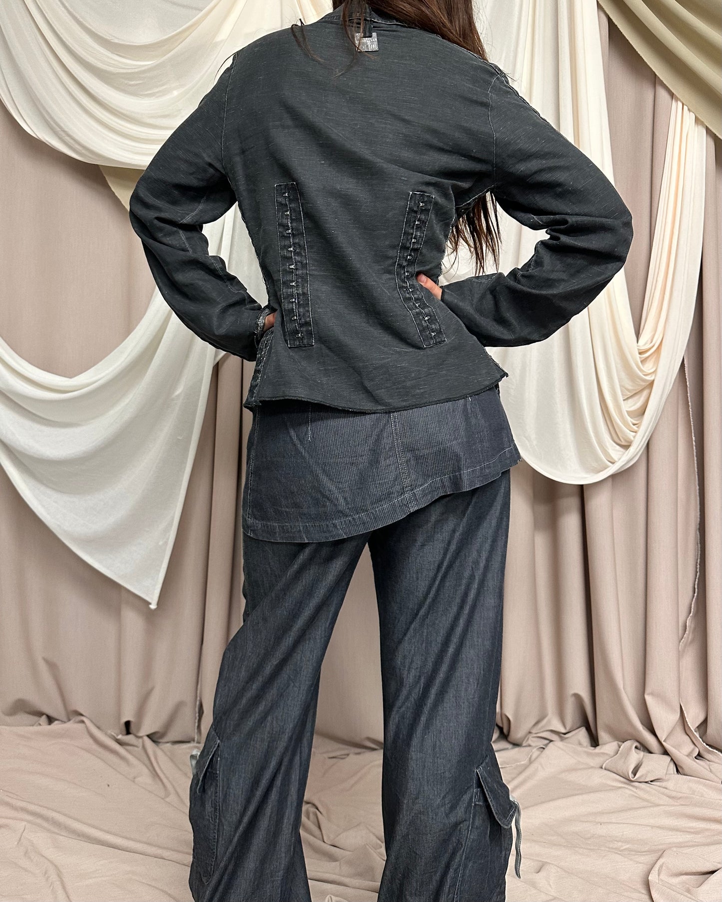 GREY SHIRT WITH HOOK AND EYE CLOSURES by Biche de Bere