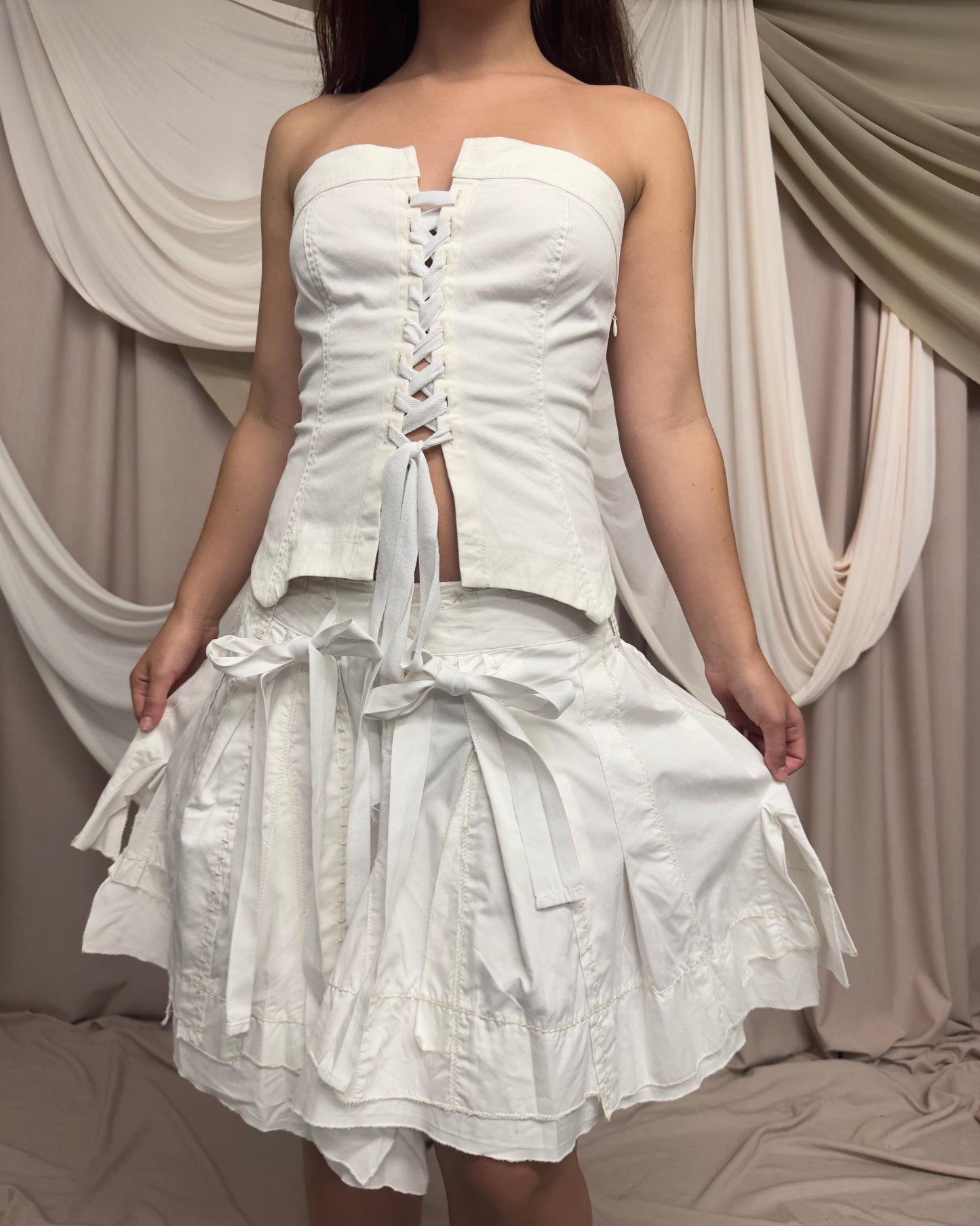 WHITE COTTON PLEATED MIDI SKIRT WITH EXPOSED STITCHING by Marithé + François Girbaud