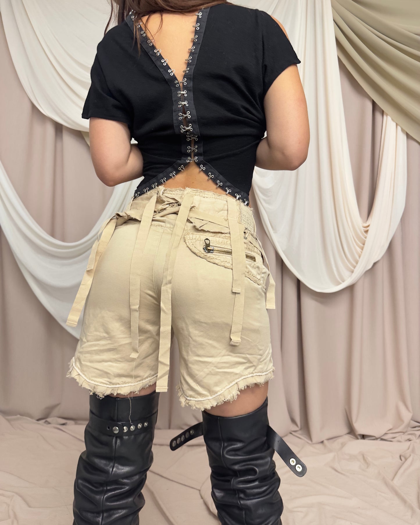 BEIGE UTILITARIAN MINI SHORTS WITH DISTRESSED HEMS by Marithé + François Girbaud
