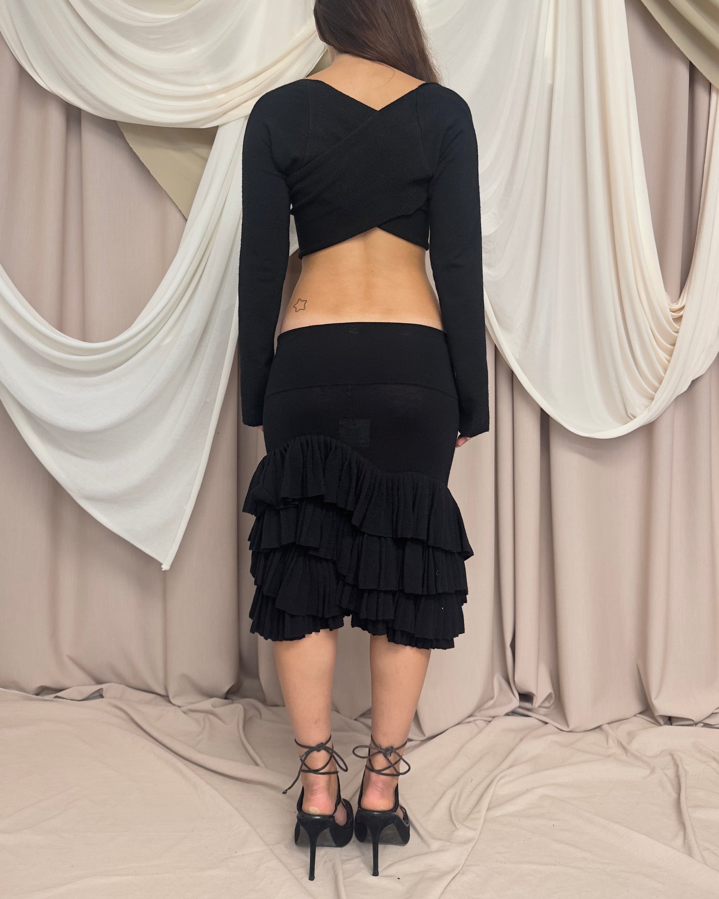 BLACK THICK KNIT RUFFLE SKIRT by Plein Sud