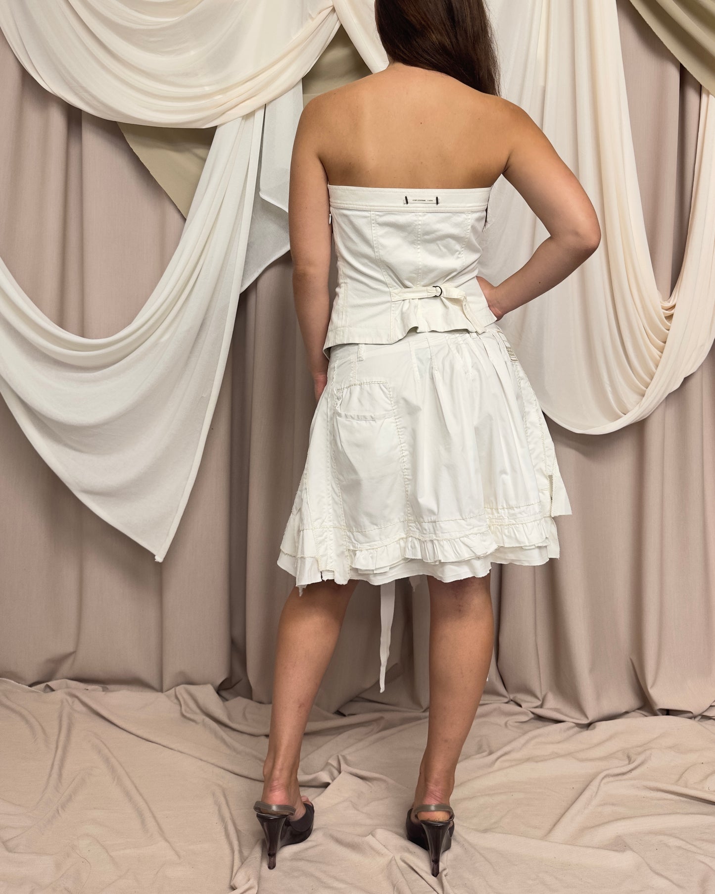 WHITE COTTON PLEATED MIDI SKIRT WITH EXPOSED STITCHING by Marithé + François Girbaud