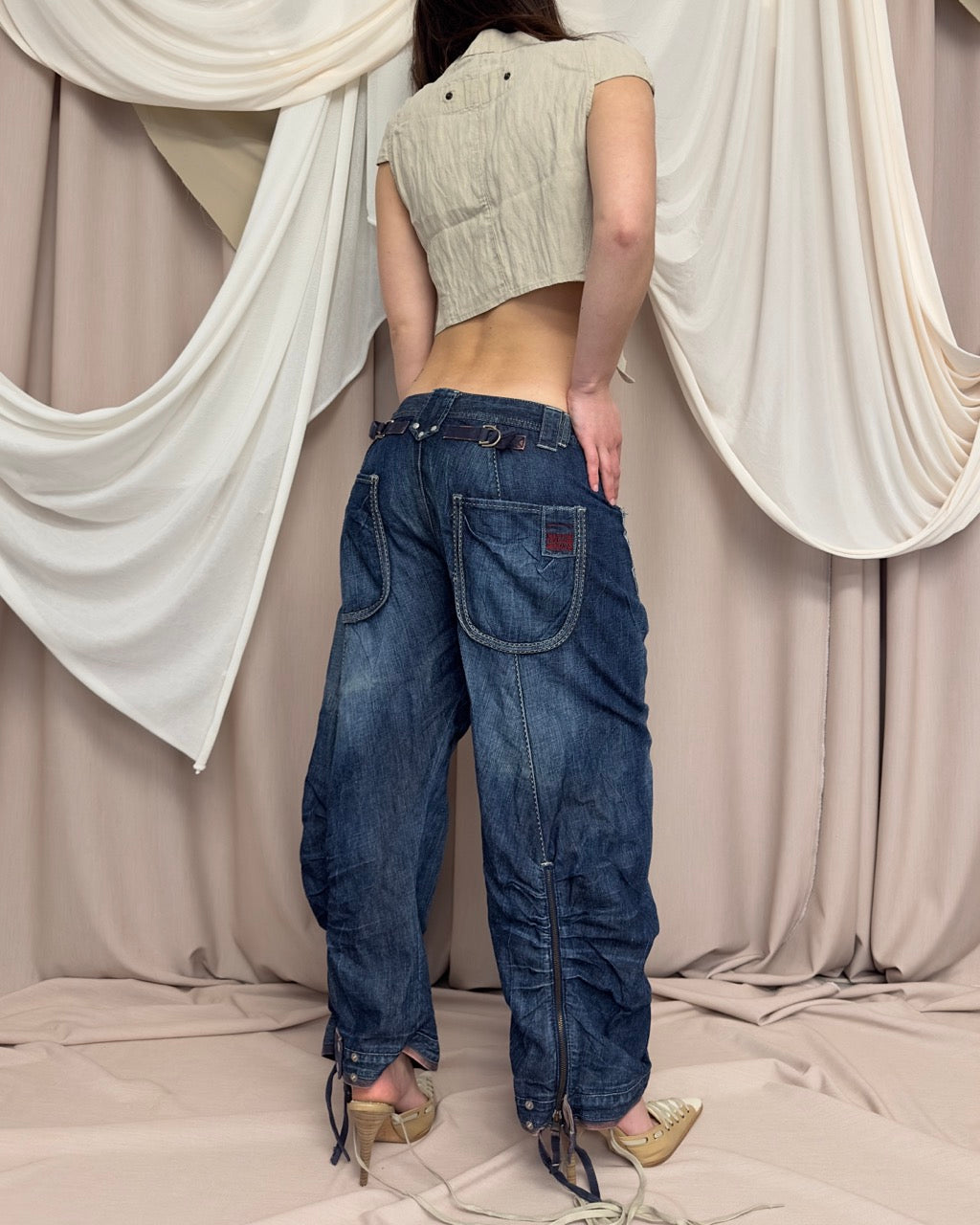 BAGGY BARREL UTILITY JEANS by Marithé + François Girbaud