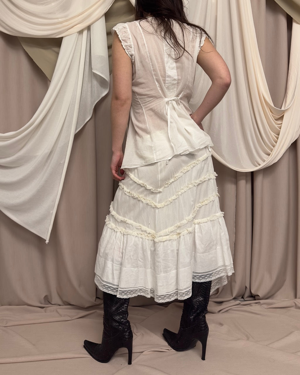 WHITE RUFFLE SKIRT