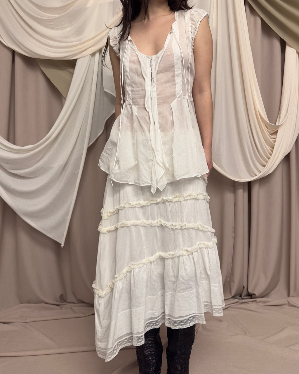 WHITE RUFFLE SKIRT