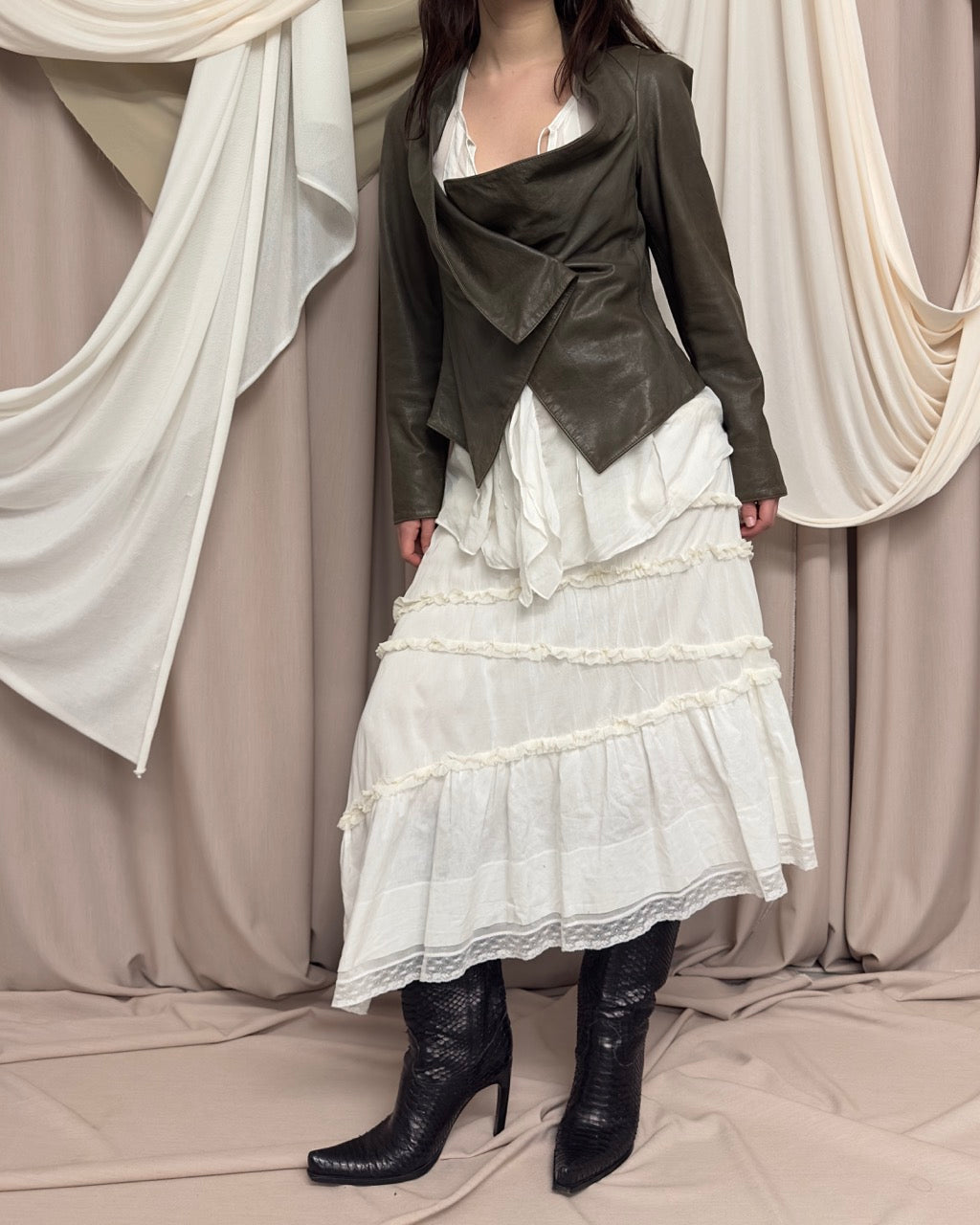 WHITE RUFFLE SKIRT
