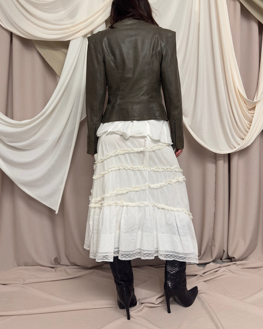 WHITE RUFFLE SKIRT