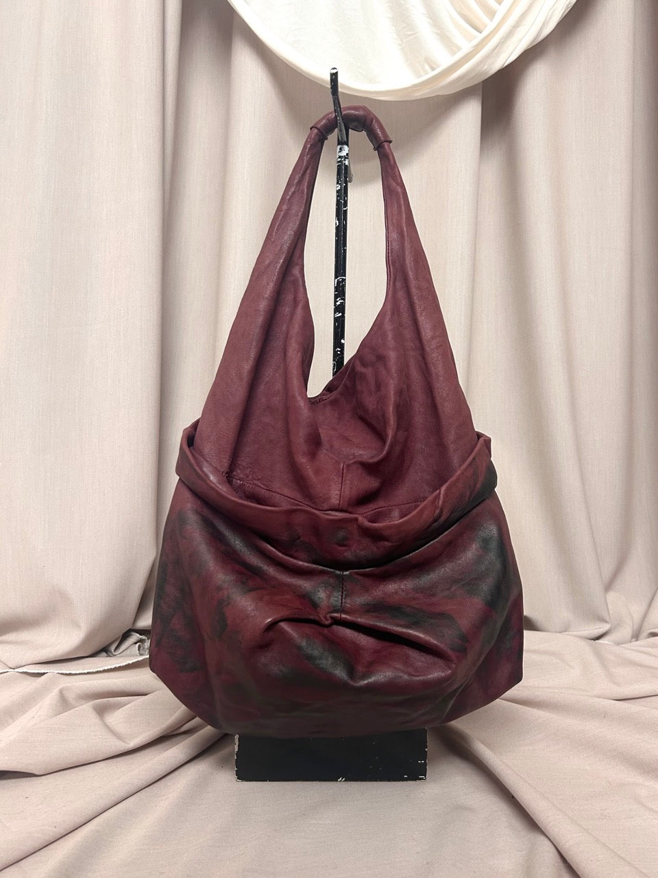 RED LEATHER BALL SHOULDER BAG WITH BLACK PRINT