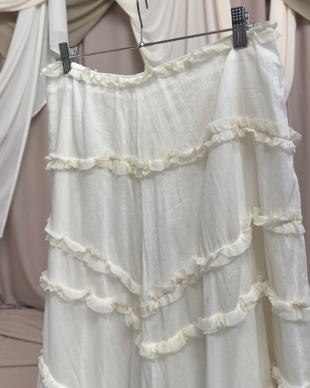 WHITE RUFFLE SKIRT