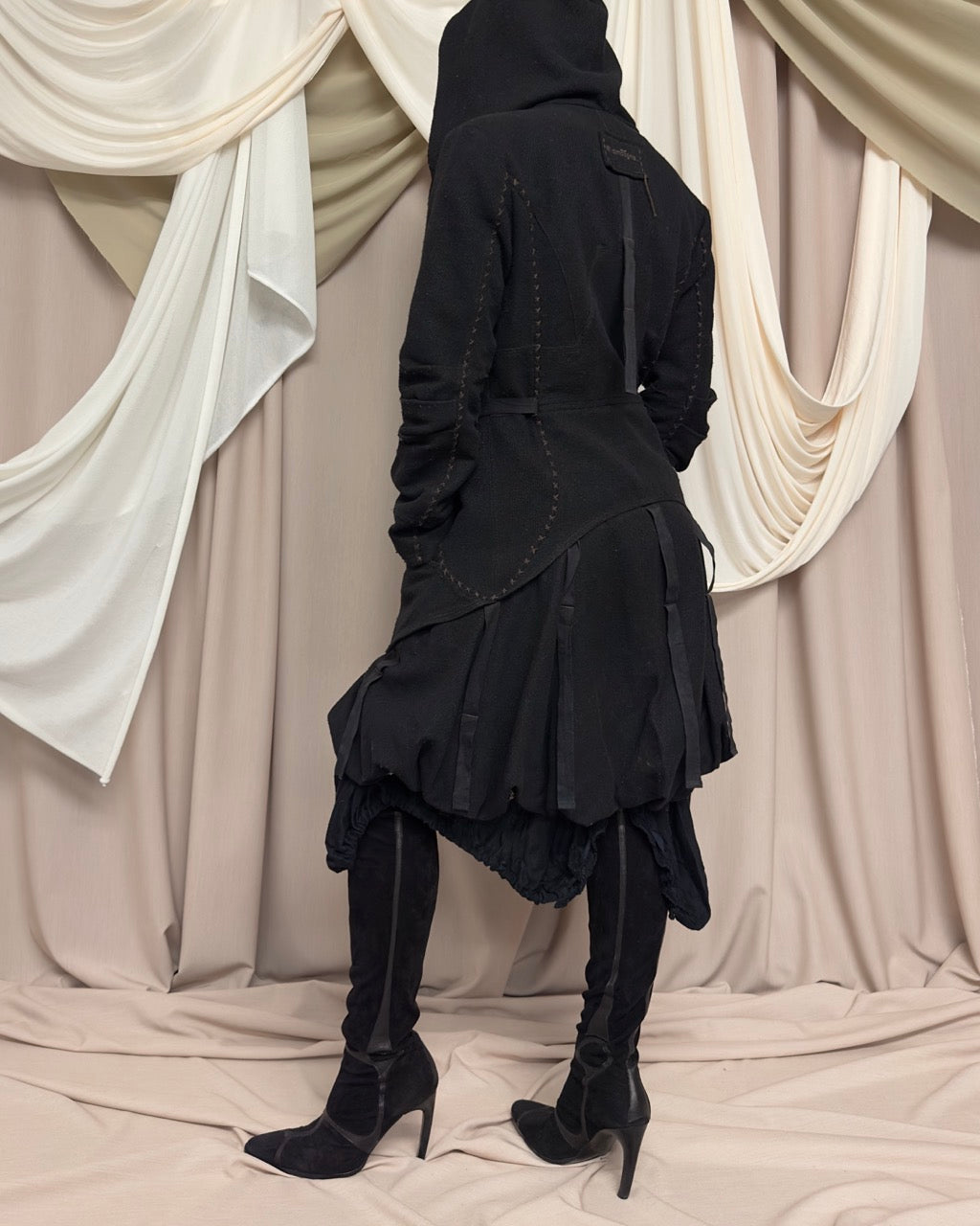 BLACK AVANT GARDE HOODED COMBAT COAT by Et Compagnie