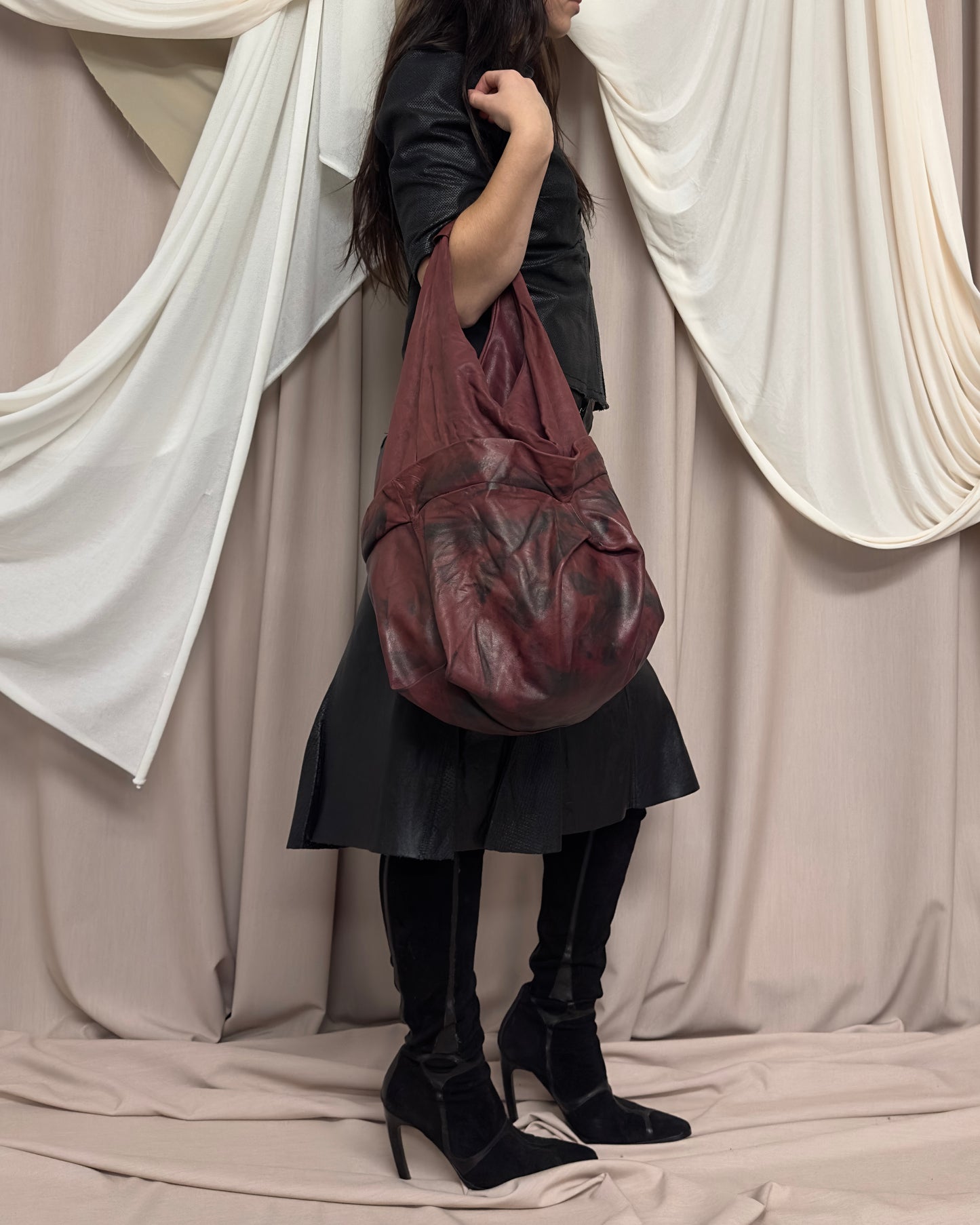 RED LEATHER BALL SHOULDER BAG WITH BLACK PRINT