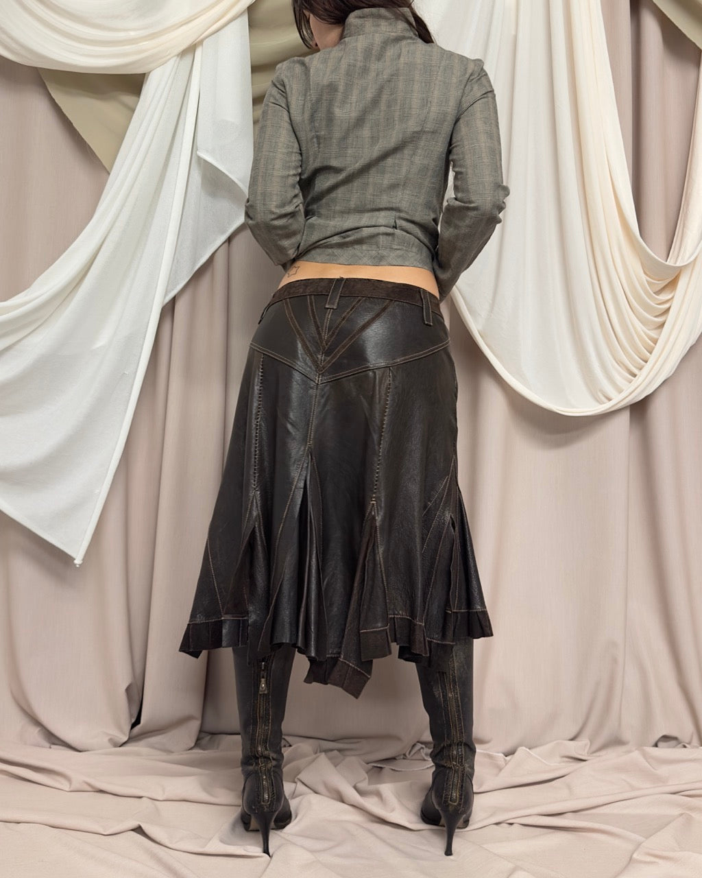 PANELLED BROWN LEATHER SKIRT WITH FLARED SILHOUETTE by Et Compagnie