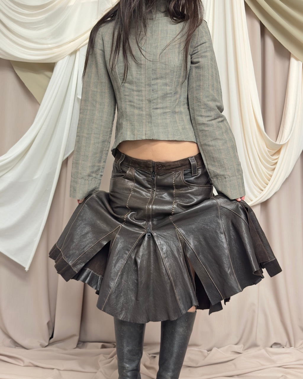 PANELLED BROWN LEATHER SKIRT WITH FLARED SILHOUETTE by Et Compagnie