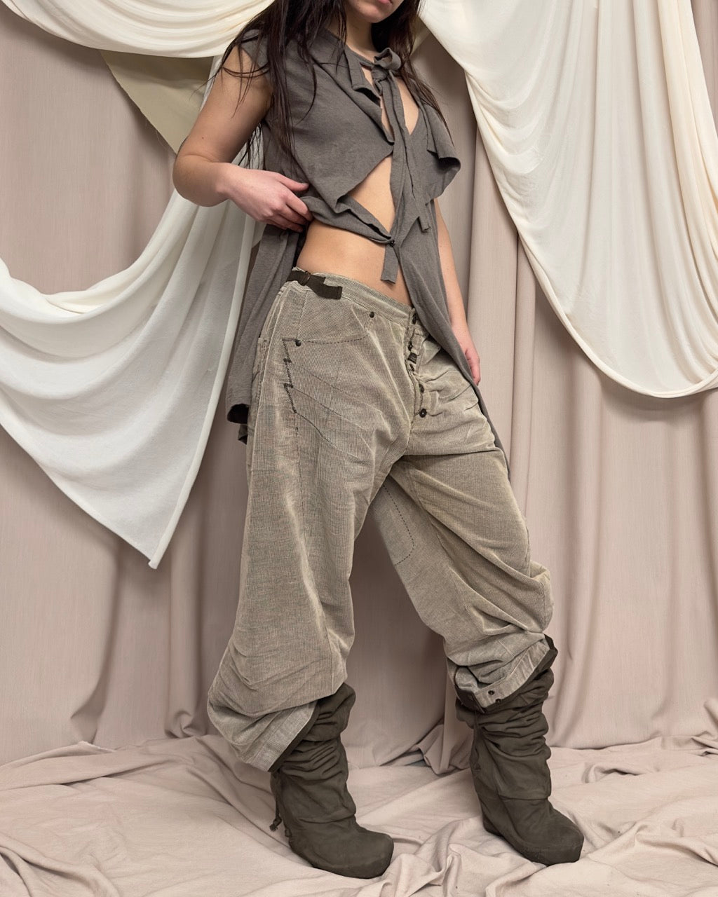 CORD BARREL TROUSERS by Marithé + François Girbaud